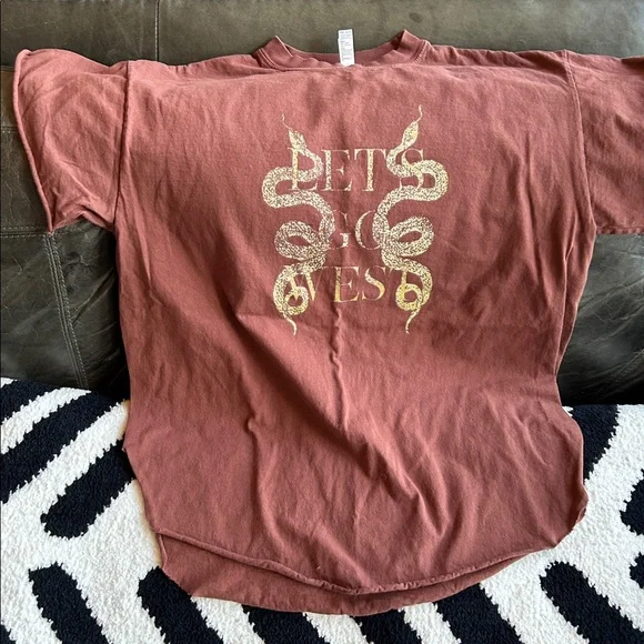 Pebby Forevee Side Slit Graphic Tee - Picture 4 of 7